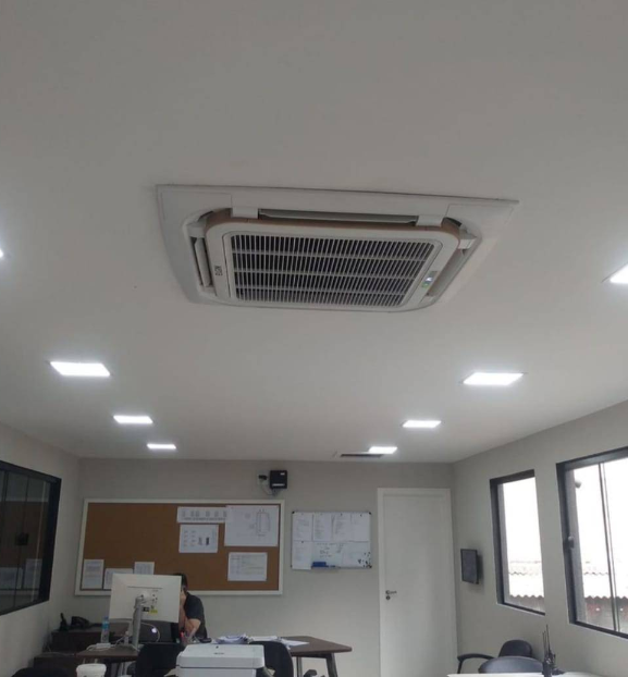 Cassete embutido — Ambiente comercial